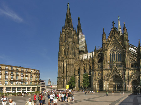 Kölner Dom mit Domhotel Foto 