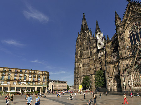 Kölner Dom mit Domhotel