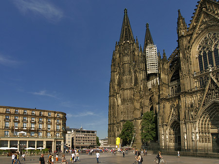 Kölner Dom mit Domhotel Foto 