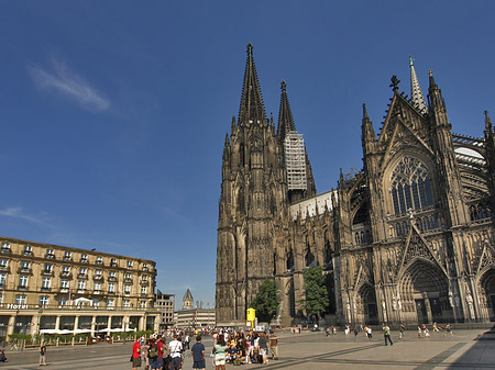 Kölner Dom mit Domhotel