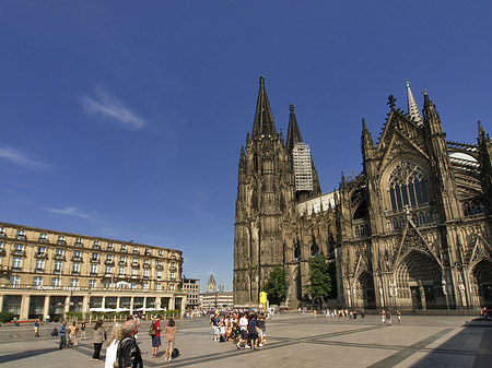 Kölner Dom mit Domhotel Foto 