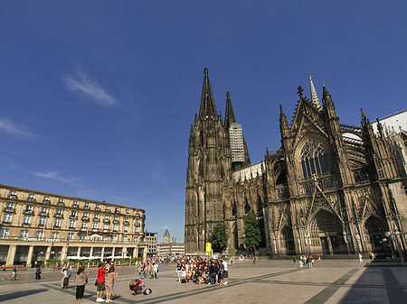 Kölner Dom mit Domhotel Foto 