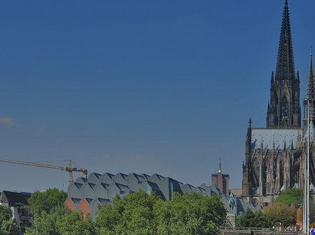 Foto Dach der Kölner Philharmonie und Kölner Dom