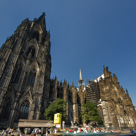 Foto Blick über Roncalliplatz zum Kölner Dom - Köln