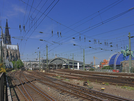 Hauptbahnhof neben dem Kölner Dom