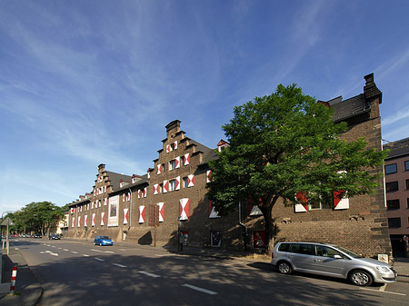 Kölnisches Stadtmuseum mit Straße Foto 