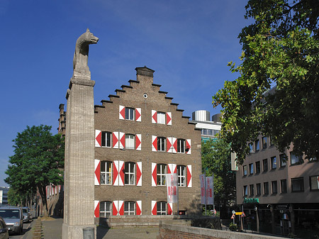 Wolfsstatue und Stadtmuseum Foto 