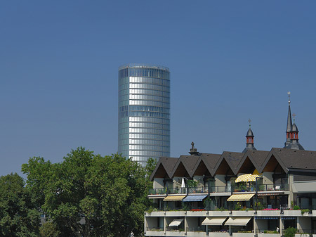 Lufthansa vor Triangelturm Foto 