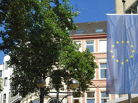 Fotos Mittelstraße mit Europafahne