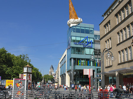 Foto Neumarkt Galerie mit Häusern - Köln