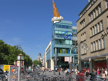 Foto Neumarkt Galerie mit Häusern - Köln