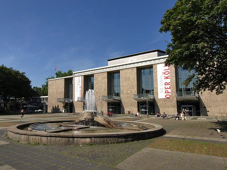 Fotos Oper Köln mit Brunnen