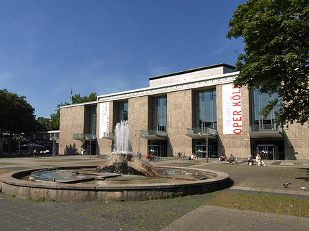 Fotos Oper Köln mit Brunnen