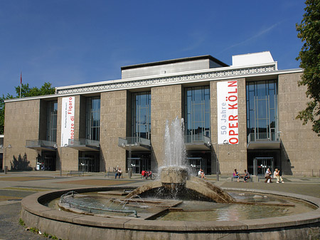 Fotos Oper Köln mit Brunnen