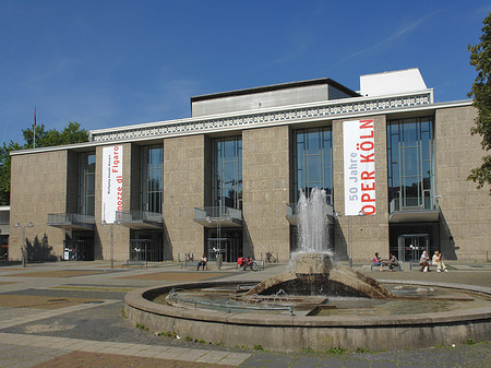 Fotos Oper Köln mit Brunnen