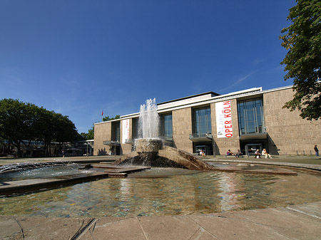 Foto Oper Köln mit Brunnen - Köln