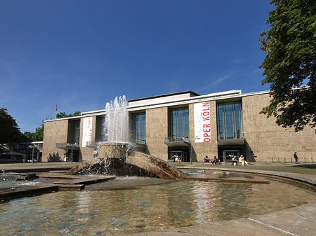 Fotos Oper Köln mit Brunnen