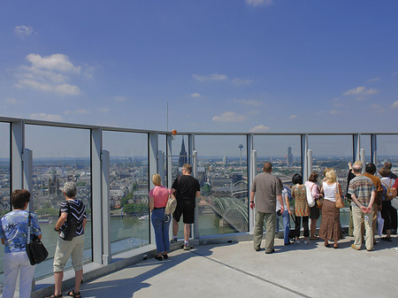 Fotos Besucher gucken auf Köln