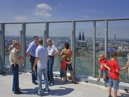 Foto Besucher gucken auf Köln - Köln