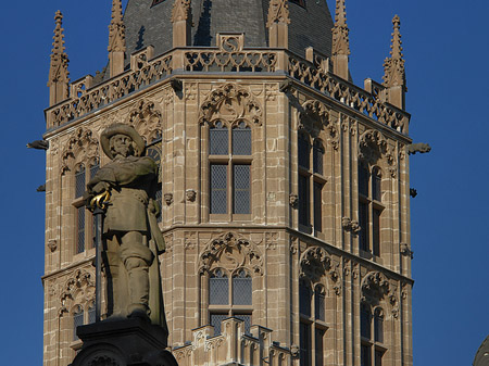 Platzjabeck vor dem Rathausturm Fotos