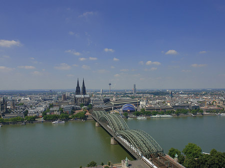 Foto Hohenzollernbrücke und Kölner Dom