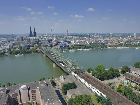 Foto Hohenzollernbrücke und Kölner Dom - Köln