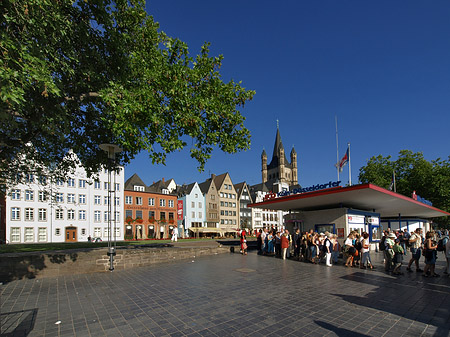 Foto Schlange stehen für Köln-Düsseldorfer - Köln