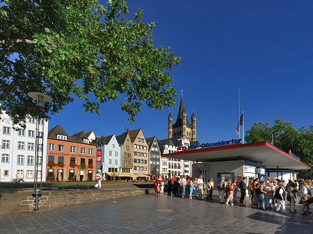 Foto Schlange stehen für Köln-Düsseldorfer - Köln