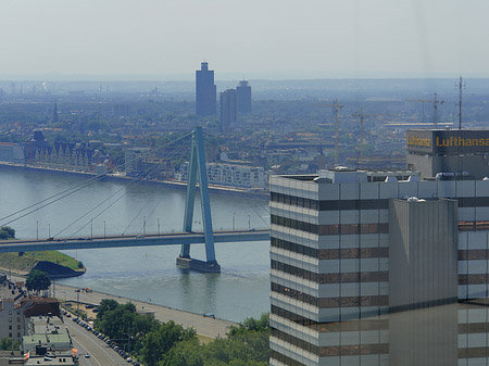 Fotos Severinsbrücke mit Lufthansa