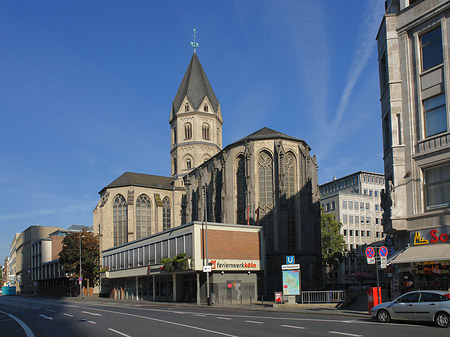 St Andreas mit Komödienstraße und Häusern Fotos