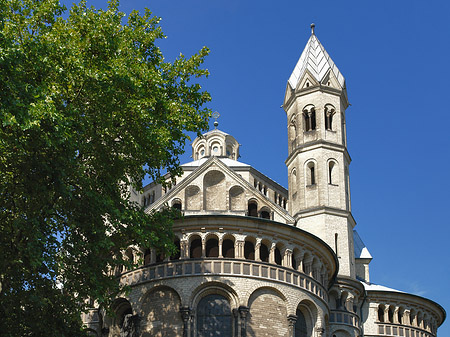 Seitentürme und Westturm der St Aposteln Foto 