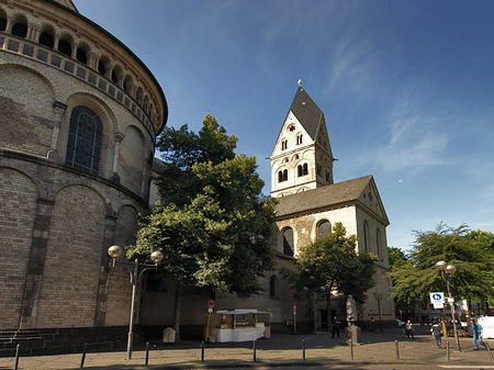 Foto Seitentürme und Westturm der St Aposteln - Köln