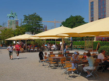 Foto Schirme auf der Urbanstraße - Köln